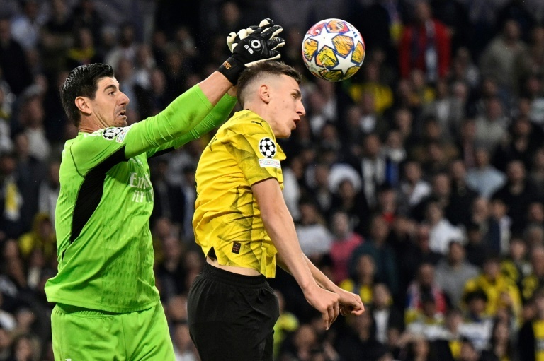 Bayern express interest in Schlotterbeck amid Dortmund contract uncertainty