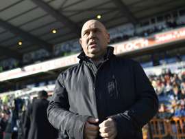 L'entraîneur de Lille Frédéric Antonetti attend le coup d'envoi face à Lorient au Moustoir. AFP