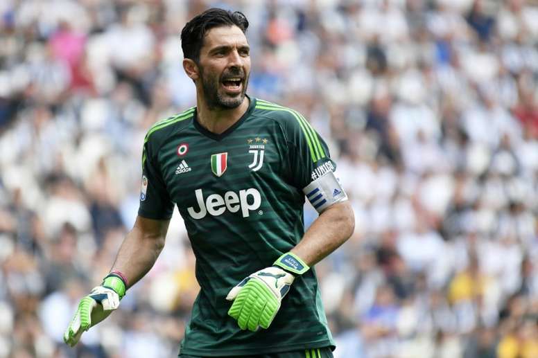 Buffon igualará a Maldini como jugador con más partidos en ...