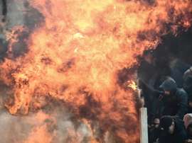 Des supporters visiteurs blessés. AFP
