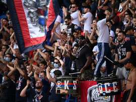 La LNR et les ligues sportives critiquent le public de Paris SG-Beveren. AFP
