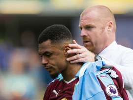 Andre Gray (à gauche) et la manager de Burnley Sean Dyche célèbrent un but, le 20 août 2016 face à Liverpool