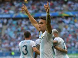 Lautaro Martínez abriu o placar na Arena do Grêmio. AFP
