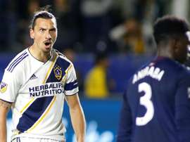 Ibra s'en prend à Sean Johnson. AFP