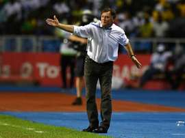 Camacho seguirá en Gabón, pese a las dificultades para seleccionar jugadores. EFE/Archivo