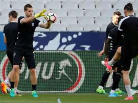 Denis Petric (g), alors gardien d'Angers, lors dune séance d'entraînement au Stade de France. AFP
