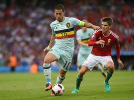 Le Hongrois Adam Nagy au marquage du capitaine de la Belgique Eden Hazard en 8e de finale de lEuro, le 26 juin 2016 à Toulouse