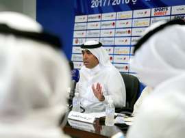 Le nouveua président de la Fédération koweïtienne de football Fawaz al-Hassawi en conférence de presse, le 28 août 2016 à Koweït CIty