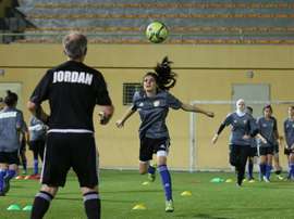 L'équipe féminine des - de 17 ans jordaniennes s'entraîne à Amman, le 22 juin 2016. AFP