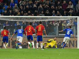 Daniele De Rossi vient d'inscrire un but sur penalty pour l'Italie contre l'Espagne. AFP