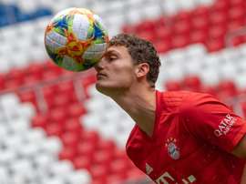 Pavard sur le banc du Bayern face à Dortmund. AFP