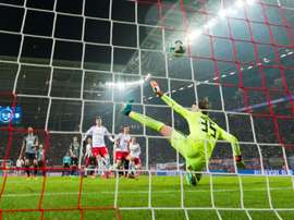 Hitz rejoint Dortmund. AFP