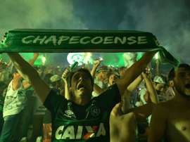 Integrantes da comissão técnica e do grupo da Chapecoense testaram positivo para Covid-19. AFP