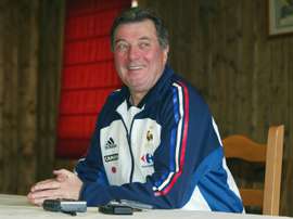 Roger Lemerre, alors sélectionneur des Bleus, désormais entraîneur de Sedan (National), le 7 mai 2002 à Tignes