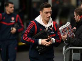 Mesut Özil fait durer le suspense pour son transfert. AFP