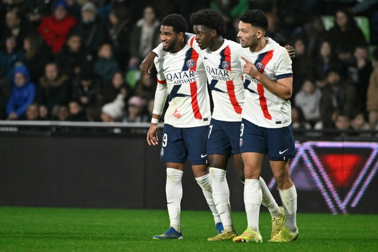 El PSG esquiva el bochorno