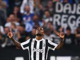 Douglas Costa verso il rientro. AFP