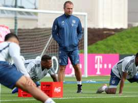 Flick se posiciona por Neuer. AFP