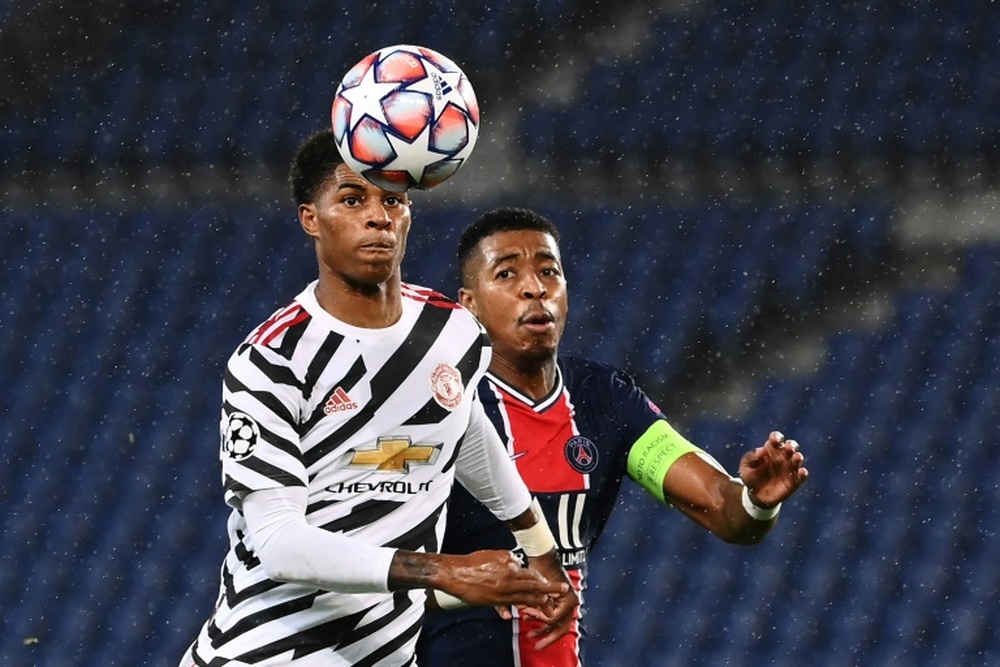 Kimpembe no piensa calentar banquillo y podría salir este verano. AFP