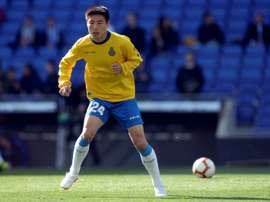 Wu Lei à l'échauffement avant le match contre Séville en Liga à Cornellà de Llobregat. AFP
