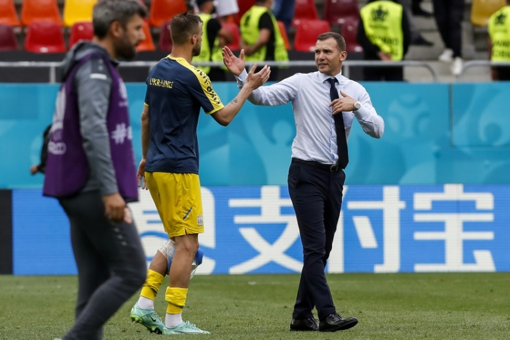 Ucrania recibe con honores a su Selección. AFP