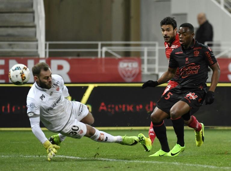 Nice S Cyprien Ruled Out For Season With Acl Injury