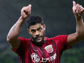 Hulk e Oscar voltaram à China 10 minutos antes do fechamento da fronteira. AFP