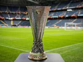 Imagem do troféu da Europa League. AFP