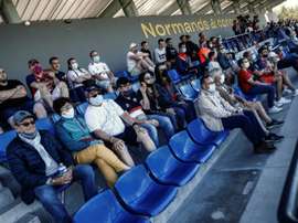 Retour limité du public dans les gradins lors de matches amicaux. AFP
