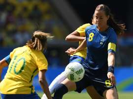 La capitaine suédoise Lotta Schelin (d) lors de la demi-finale face au Brésil, le 16 août 2016 au Maracana