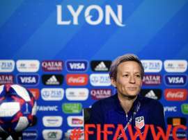 Megan Rapinoe en conférence de presse à Lyon. AFP