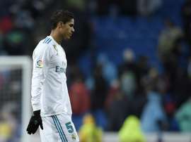 Varane fue sustituido por Lucas Vázquez. AFP