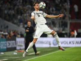 Leon Goretzka contrôle le ballon face à la France en Ligue des Nations. AFP