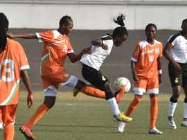 Les jeunes filles du Niger dribblent les interdits pour jouer au foot. AFP