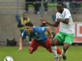 Ismaël Diomandé (d), sous le maillot de Saint-Etienne contre Caen au stade Michel dOrnano, le 4 octobre 2015