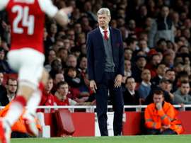 El técnico del Arsenal planea reforzar su defensa. AFP