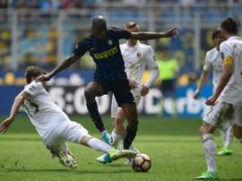 Inter e Milan empatam (2-2) na 32ª rodada da Serie A. AFP