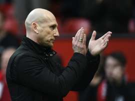 L'entraîneur néerlandais de Reading Jaap Stam applaudit à la fin du match de Coupe d'Angleterre. AFP