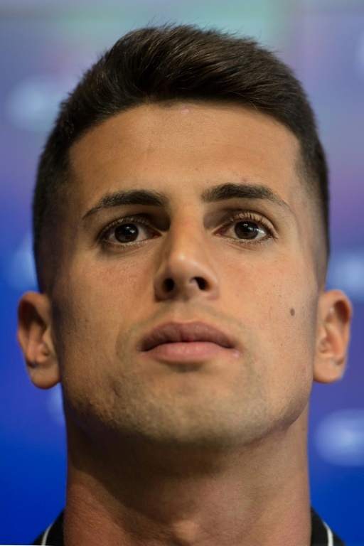 La recrue portugaise de Manchester City Joao Cancelo lors de sa présentation officielle, le 8 août 2019 à Manchester