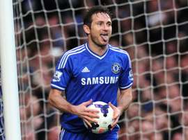 Frank Lampard, alors milieu de Chelsea, exulte après avoir inscrit un but sur penalty. AFP