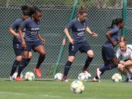 Les joueuses de léquipe de France à l'entraînement à Nice. AFP