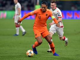 Van Dijk não jogará contra a Estônia. AFP