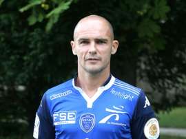 Le milieu de Troyes Benjamin Nivet pose au centre d'entraînement du club à Bar-sur-Aube. AFP