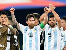 Los argentinos confirmaron su pase a octavos. AFP