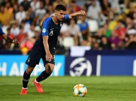 Houssem Aouar tire (et manque) un penalty contre lAngleterre lors de l'Euro Espoirs. AFP