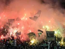 Fumigènes allumés par les supporters de Saint-Etienne. AFP