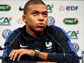 L'attaquant de l'équipe de France Kylian Mbappé en conférence de presse. AFP