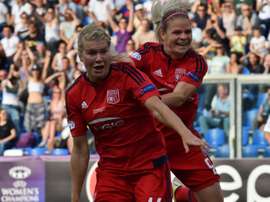 Les attaquantes de l'OL Ada Hegerberg et Eugénie Le Sommer après un but. AFP