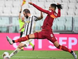 Higuaín's dad expects his son to see out contract. AFP