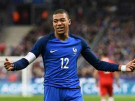 Mbappé poderia ser treinado por José Mourinho. AFP